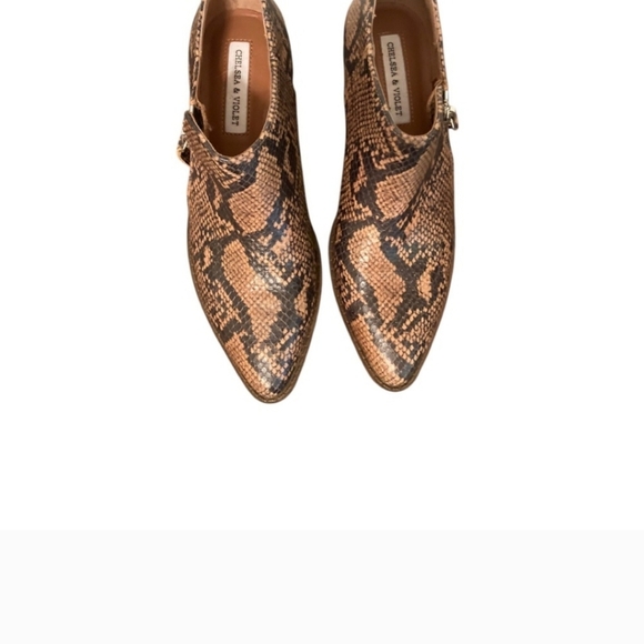 Chelsea & Violet Booties Womens 6.5 Tan Black Snakeskin Print Ankle Boots - Picture 2 of 8